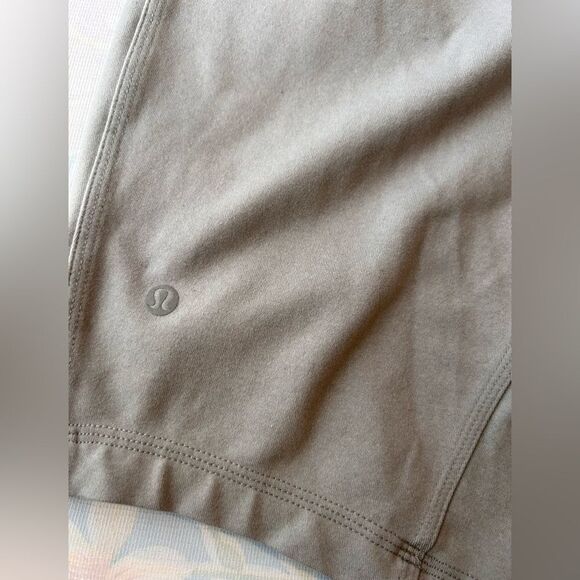 Lululemon Sweat Short Men Small Gray Pockets Drawstring 11" inseam  EUC - Picture 3 of 9